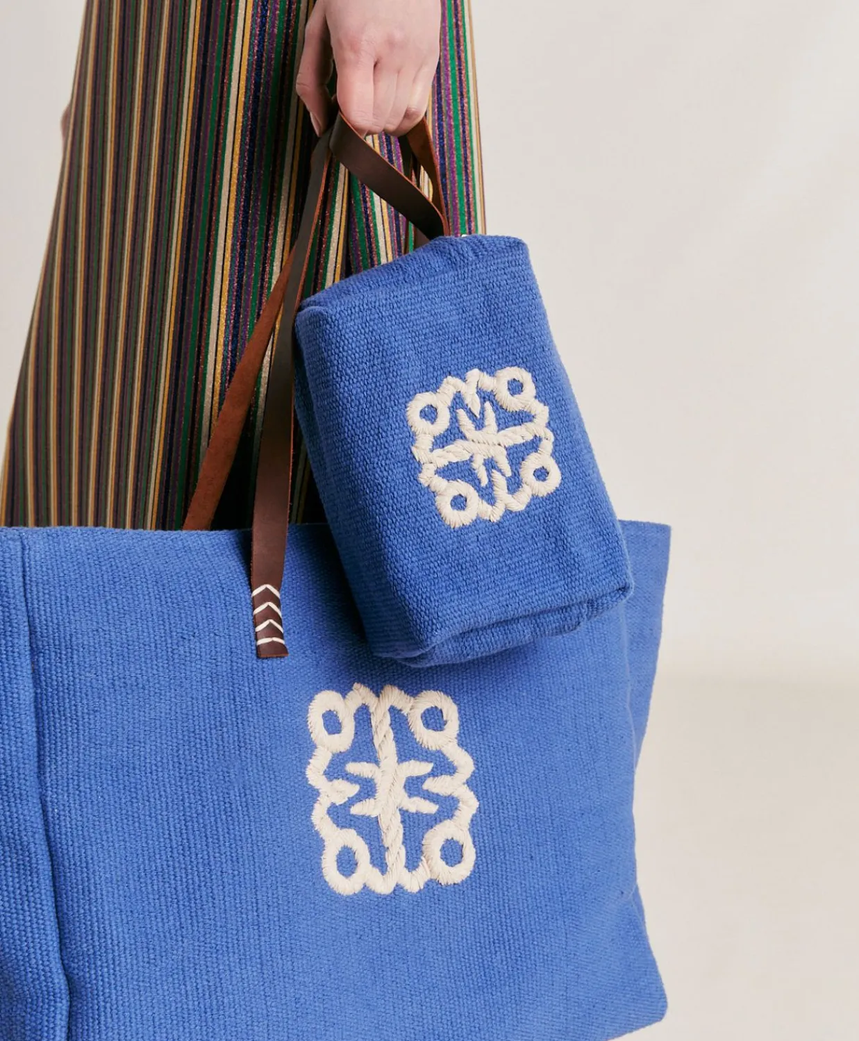Donne Momonì Borse E Pochette-Make Up Bag Pira In Canvas Con Ricamo - Bluette