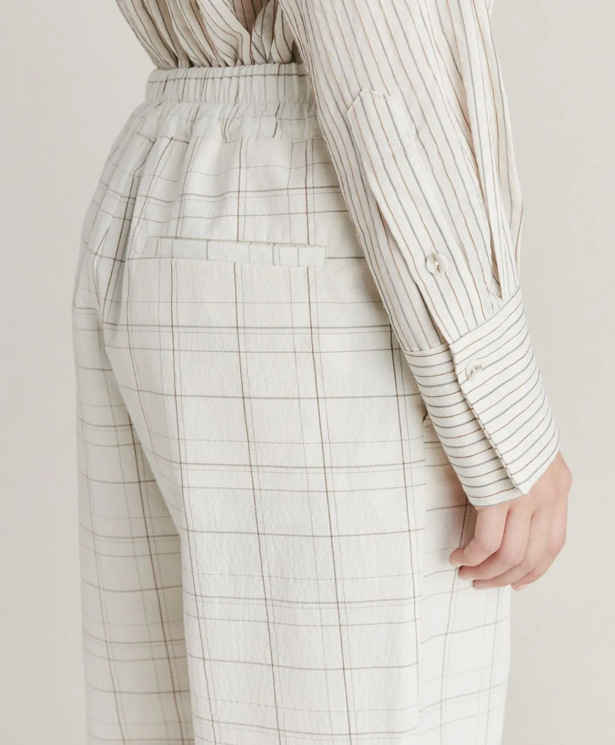 Donne Momonì Completi E Talleur-Pantaloni Idaho In Check Seersucker - Panna/Fango